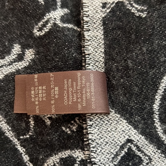 Coach Scarf - Picture 6 of 6